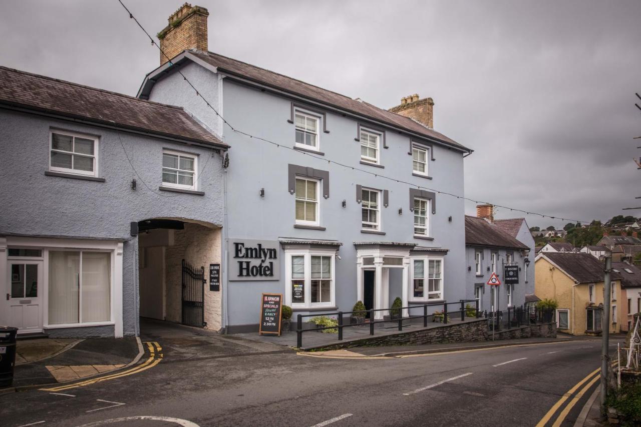 Gwesty'R Emlyn Hotel Newcastle Emlyn Exteriör bild