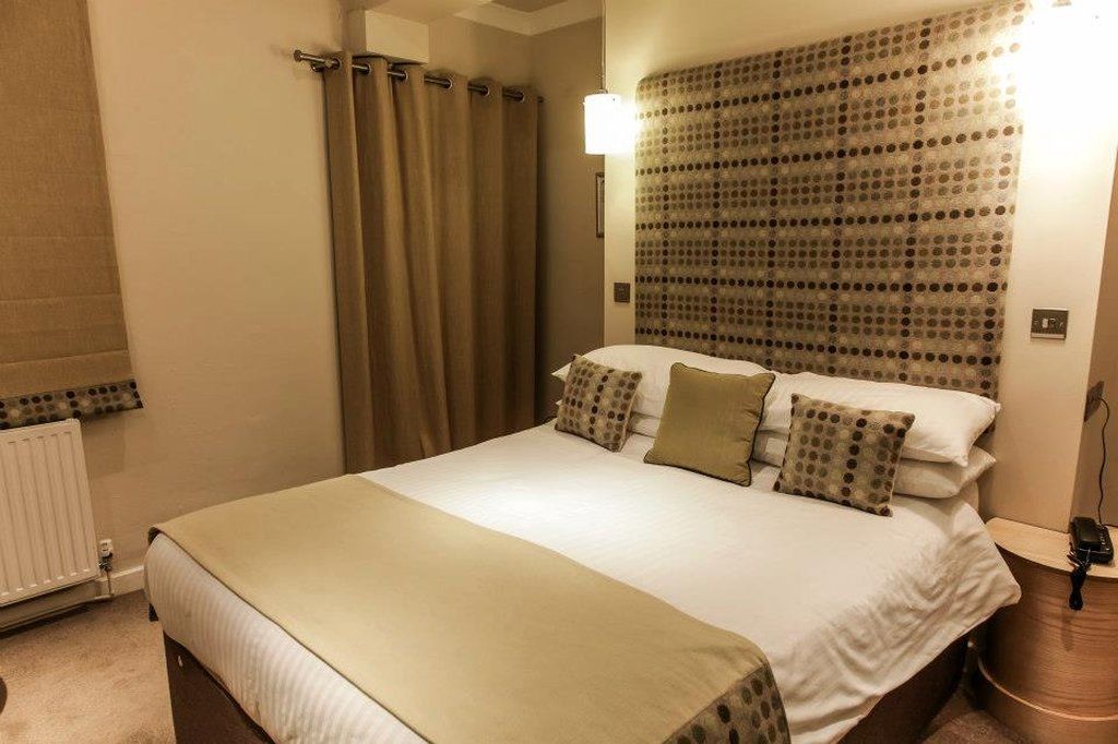Gwesty'R Emlyn Hotel Newcastle Emlyn Exteriör bild