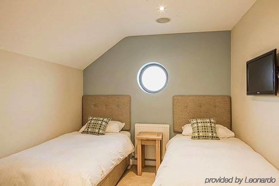 Gwesty'R Emlyn Hotel Newcastle Emlyn Exteriör bild