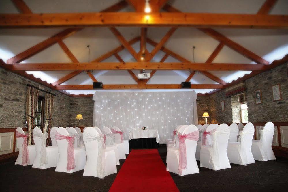Gwesty'R Emlyn Hotel Newcastle Emlyn Exteriör bild