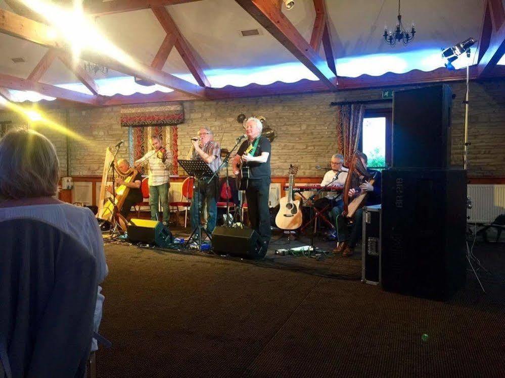 Gwesty'R Emlyn Hotel Newcastle Emlyn Exteriör bild