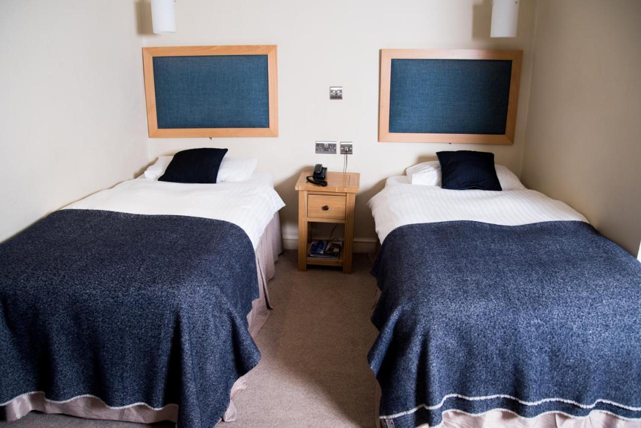 Gwesty'R Emlyn Hotel Newcastle Emlyn Exteriör bild