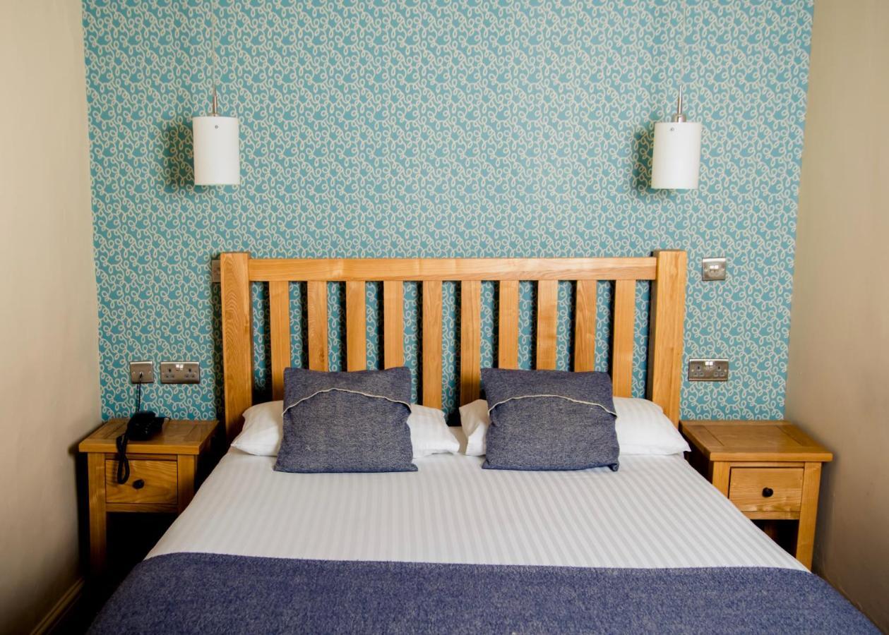 Gwesty'R Emlyn Hotel Newcastle Emlyn Exteriör bild