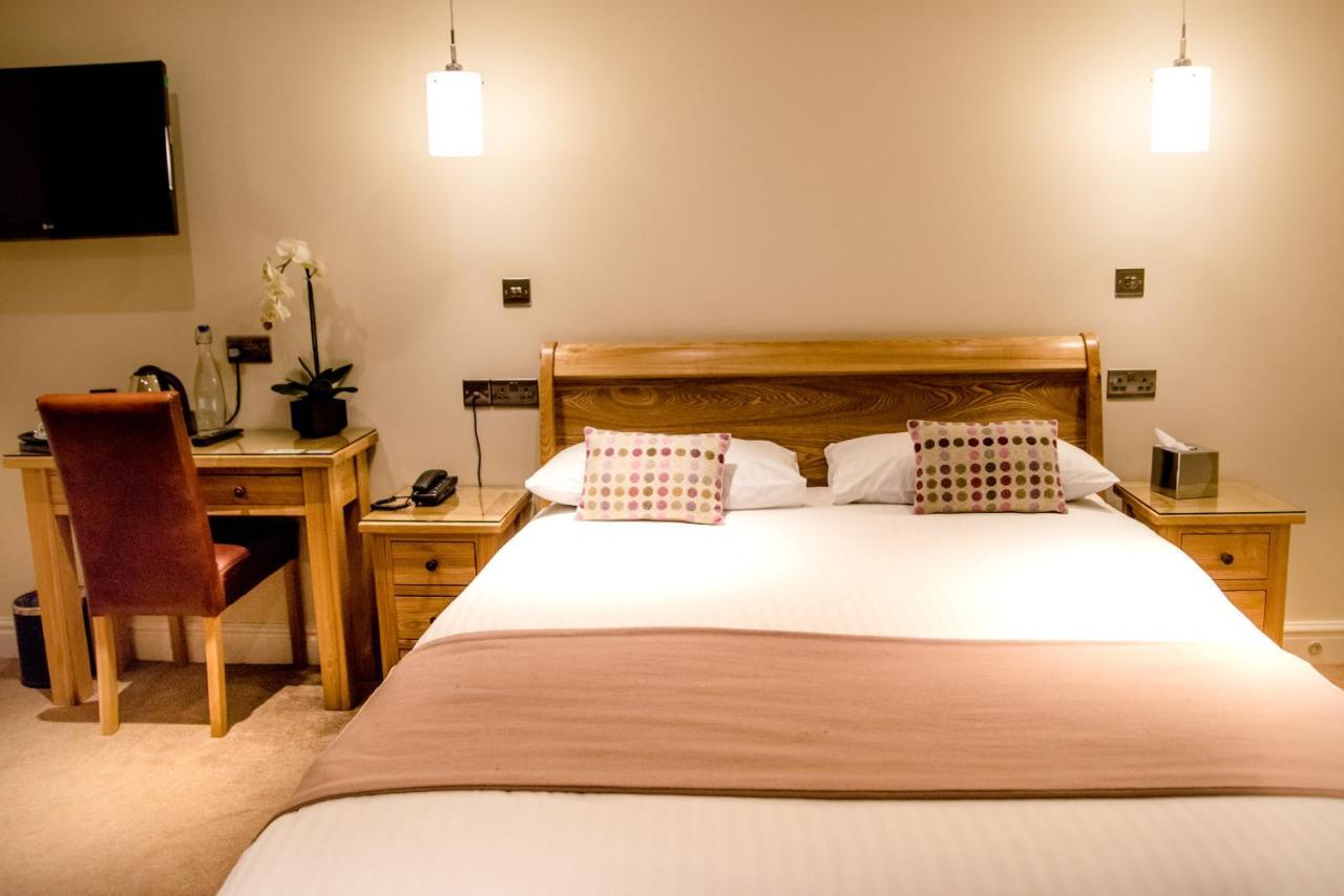 Gwesty'R Emlyn Hotel Newcastle Emlyn Exteriör bild