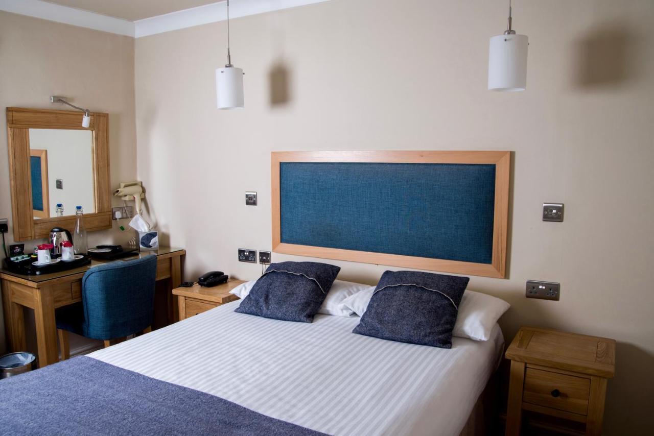 Gwesty'R Emlyn Hotel Newcastle Emlyn Exteriör bild